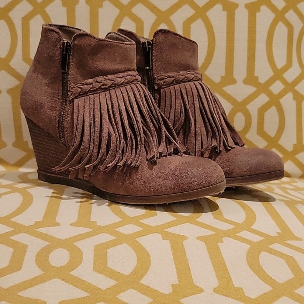 Pierre Dumas Brown Suede Fringe Booties SZ 6 - Picture 1 of 7
